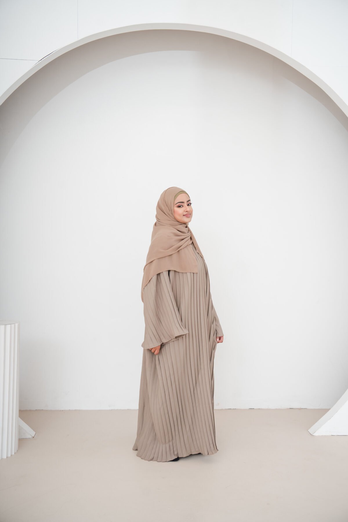 Desert Taupe Pleated Abaya - Image 2
