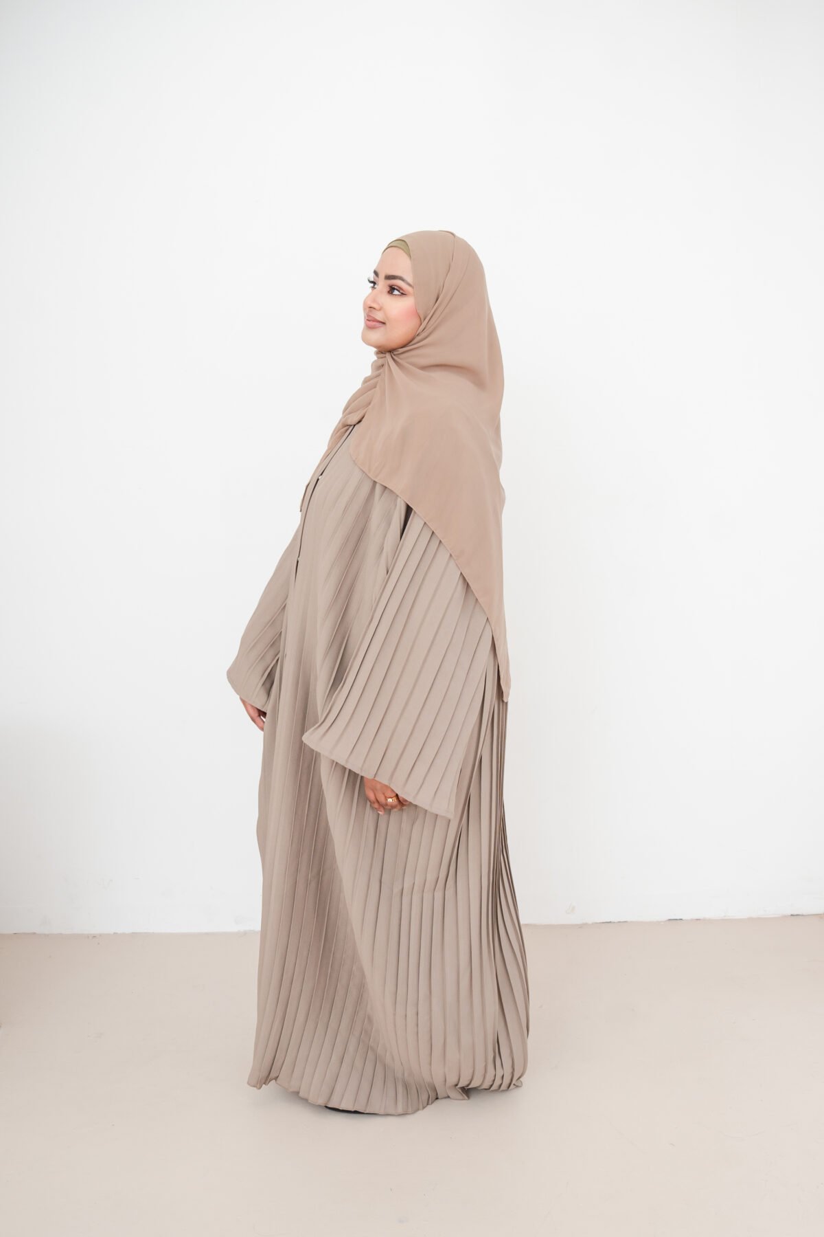 Desert Taupe Pleated Abaya - Image 5