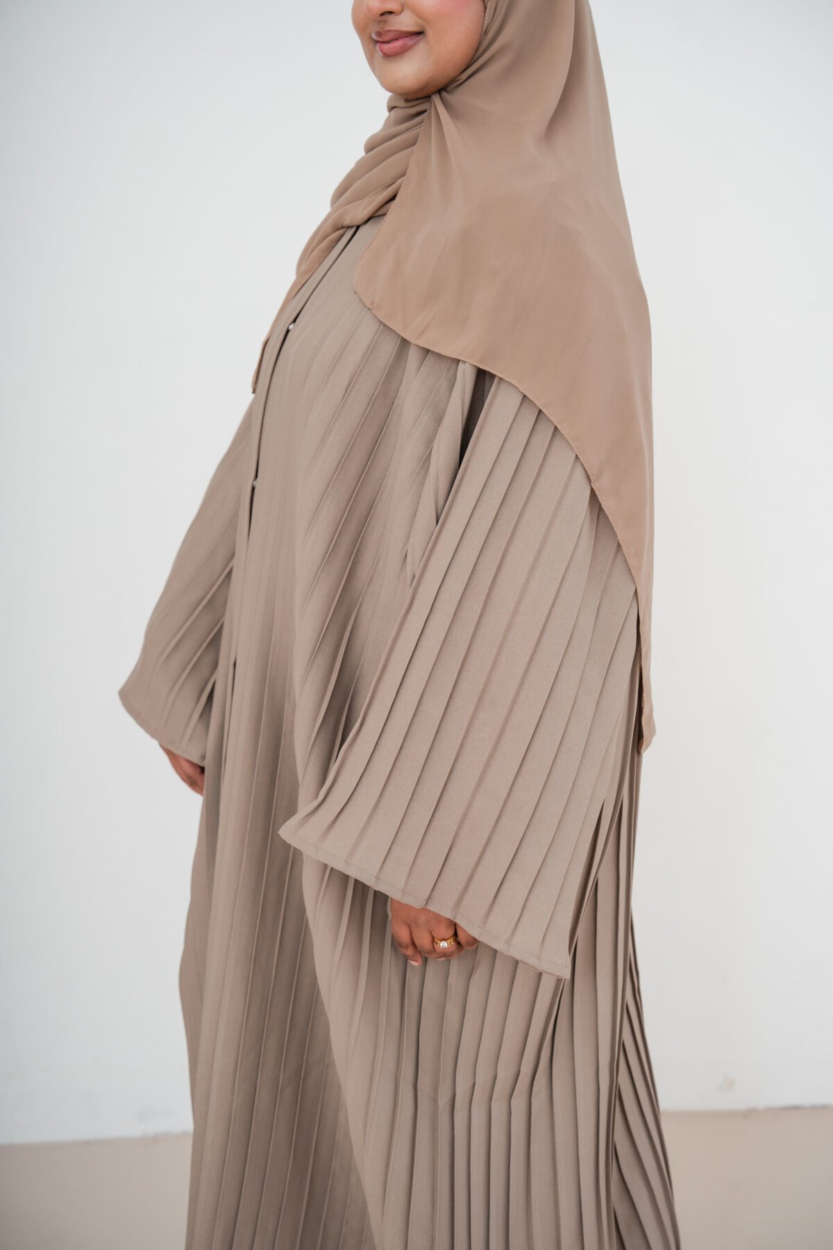 Desert Taupe Pleated Abaya - Image 6