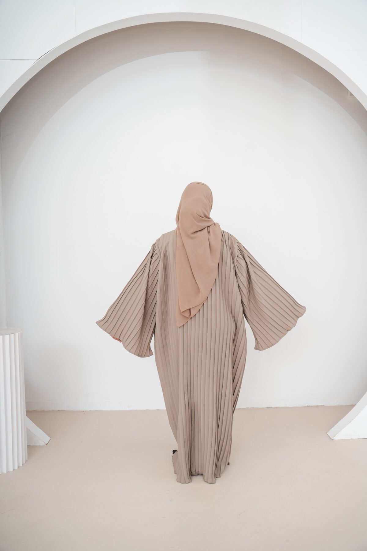 Desert Taupe Pleated Abaya - Image 7