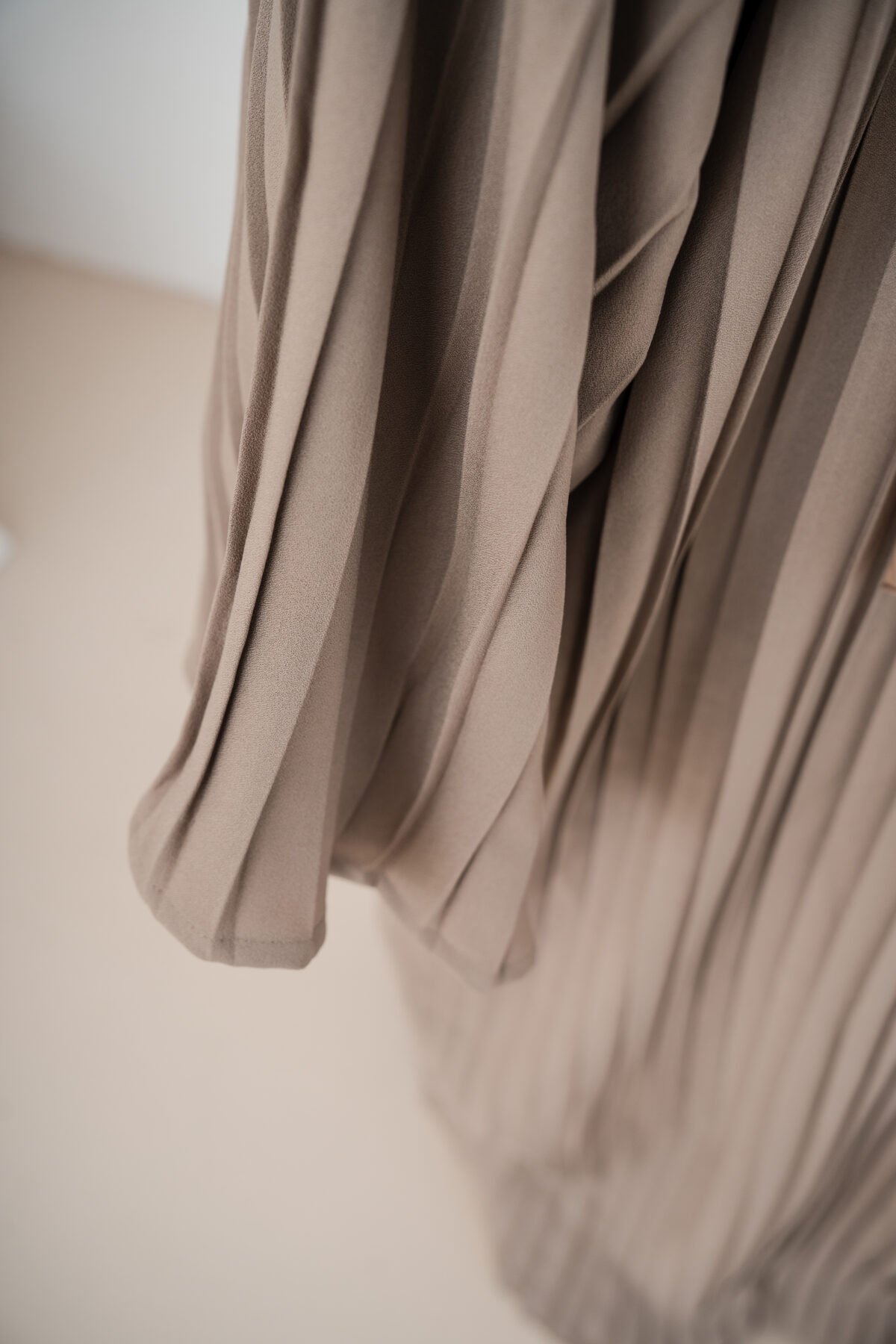 Desert Taupe Pleated Abaya - Image 9