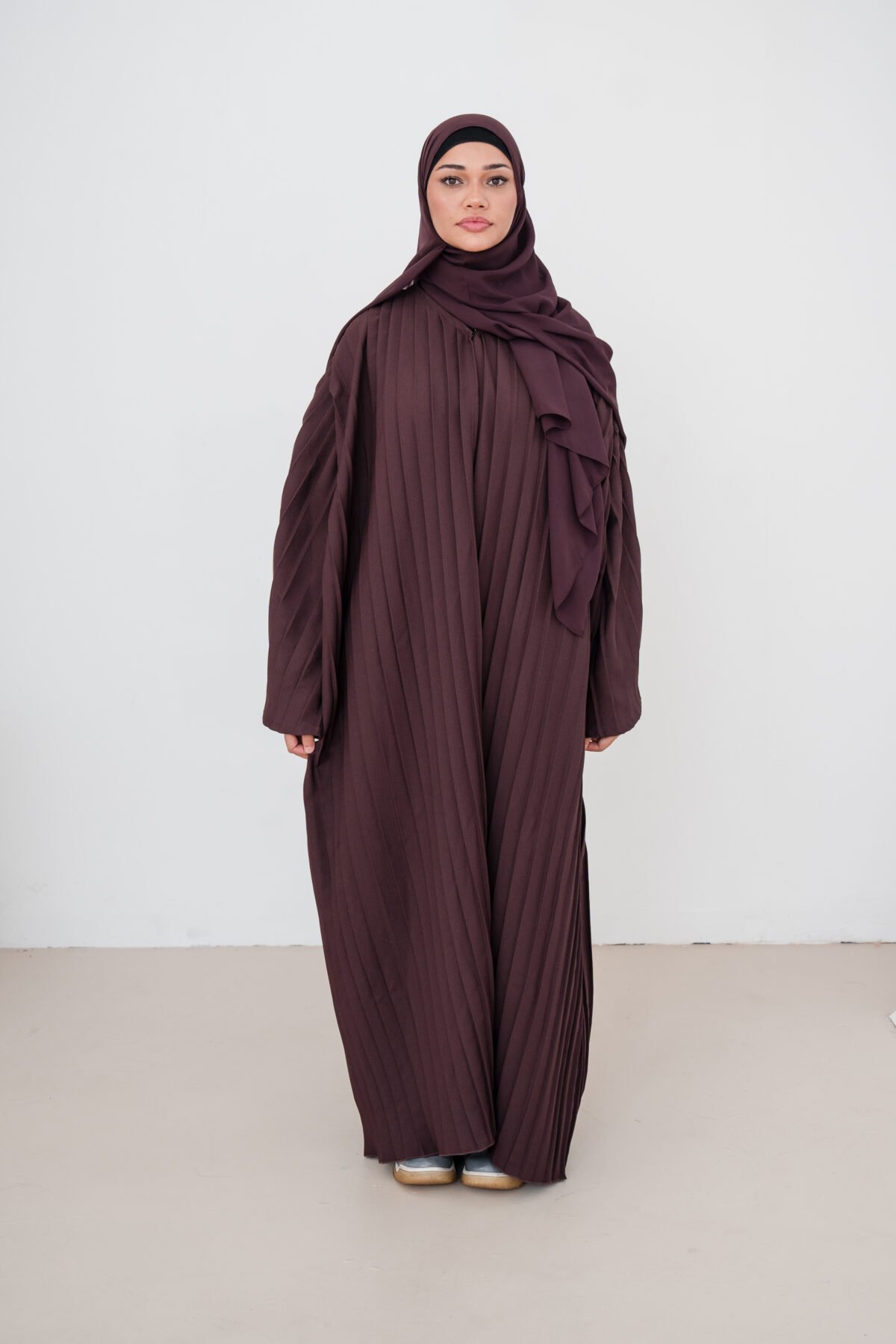 Espresso Shot Pleated Abaya - Image 2