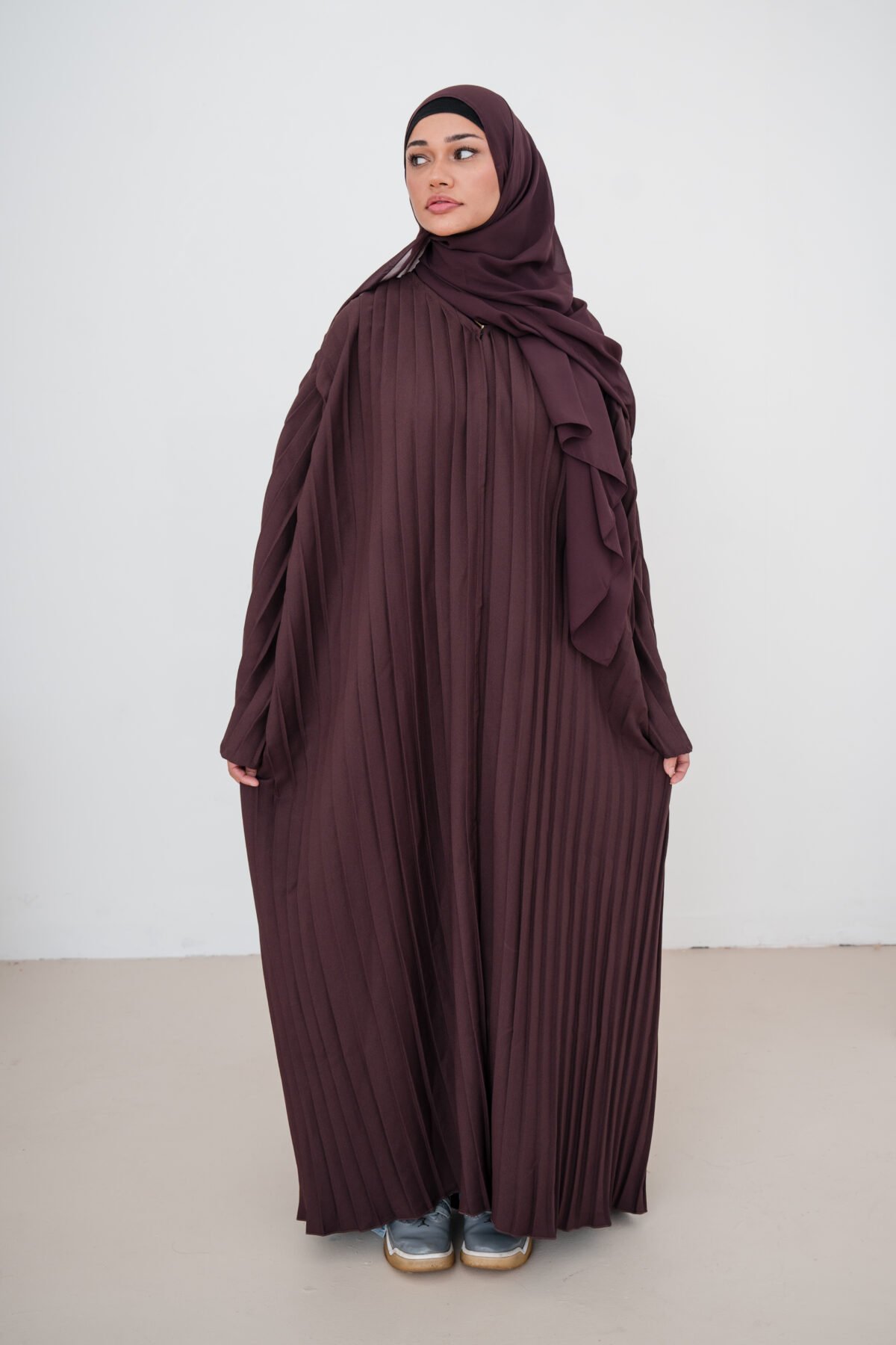 Espresso Shot Pleated Abaya - Image 3