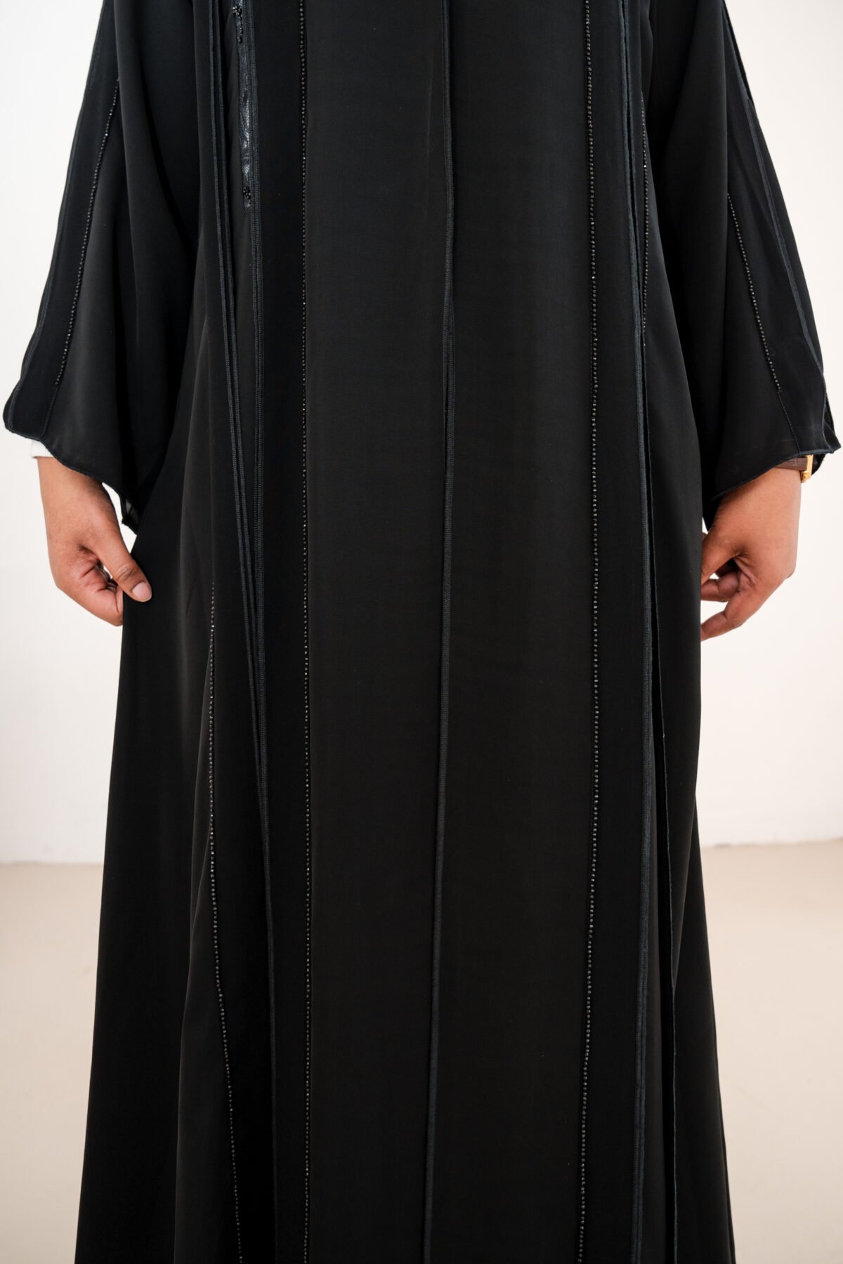 Luxury Black Lace Abaya - Image 10