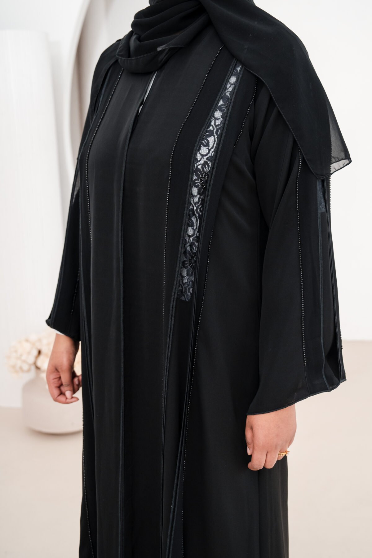 Luxury Black Lace Abaya - Image 4